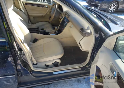 2005 Mercedes-Benz C 240 Luxury 4Matic z USA, uszkodzony, nr VIN WDBRF81J85F673908